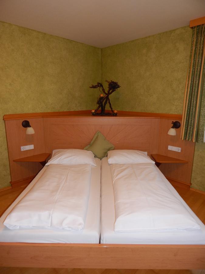 Hotel Neustifter Poysdorf Exterior foto